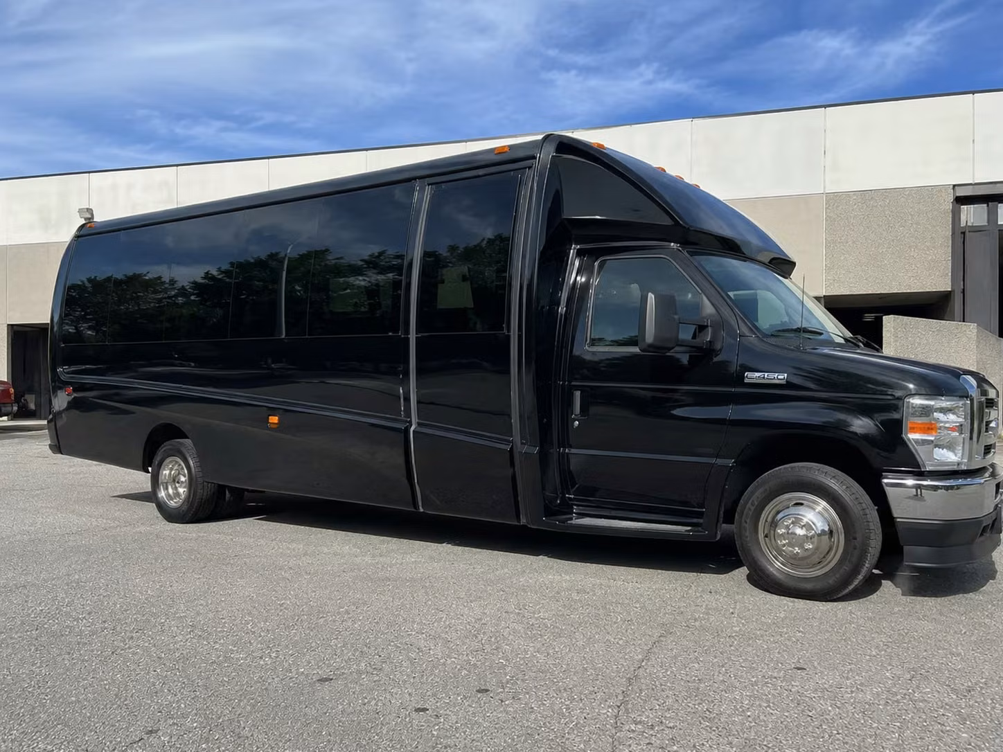 petaluma 18 passenger minibus rental