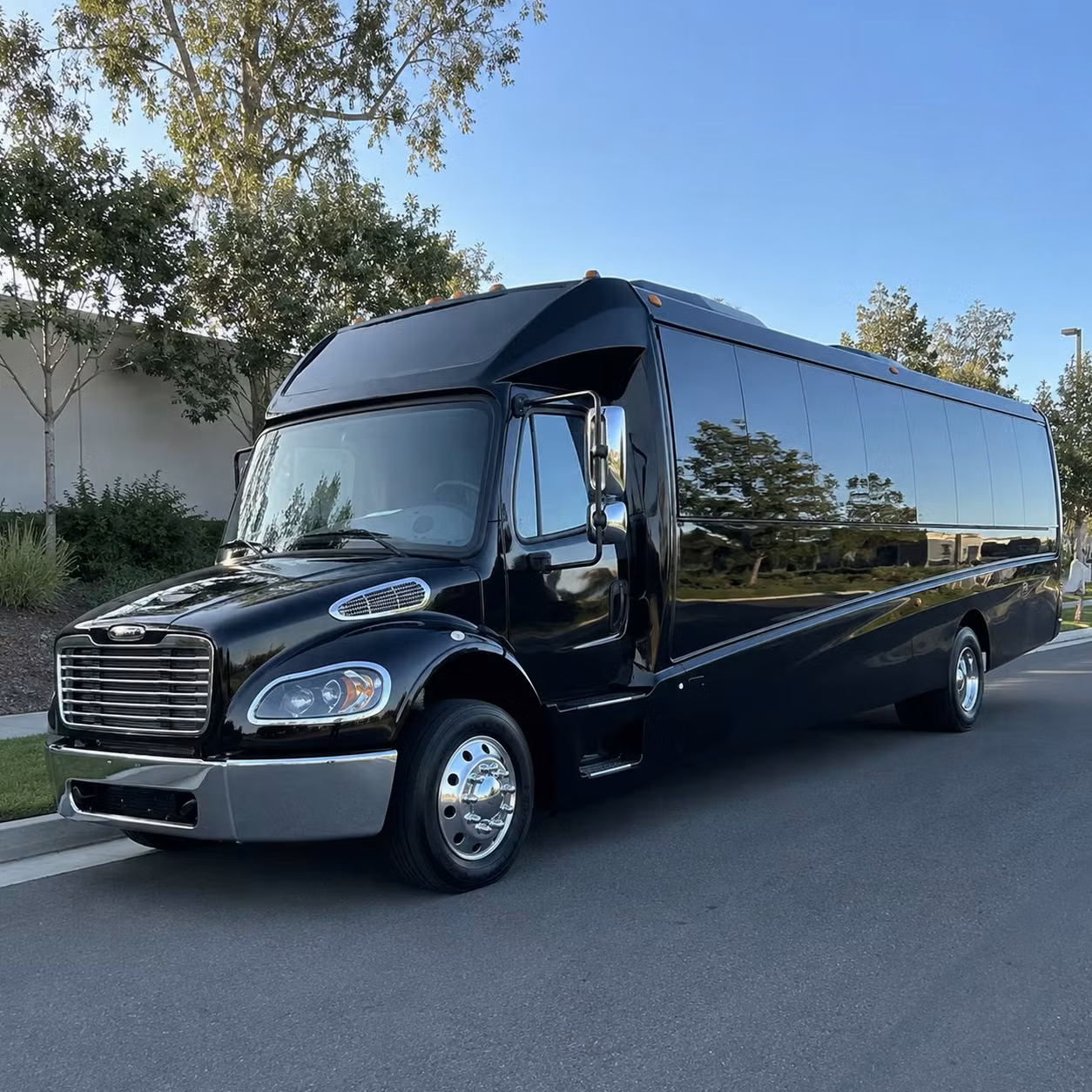 petaluma 28 passenger minibus rental